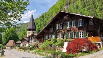 Historical village tour through Meiringen