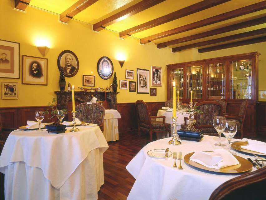 Chez Meyer's Restaurant, Hôtel Regina