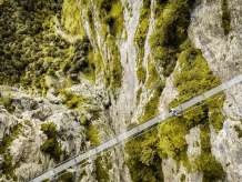 Only for those who aren't afraid of heights: This suspension bridge is the hallmark of the Mürren-Gimmelwald via ferrata.