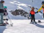 Ski- und Snowboardfahrer auf dem Hasliberg
