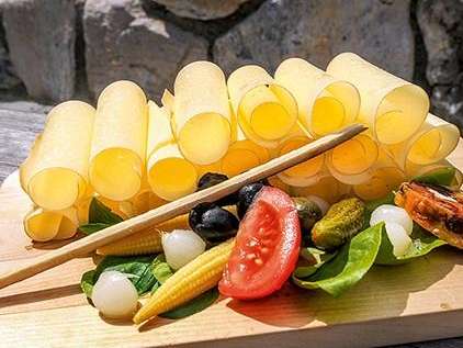 33% discount: "Wellhorn" snack platter at the Chalet-Hotel Schwarzwaldalp