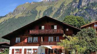 Chalet Alpwaeg, located directly on the ski slope
