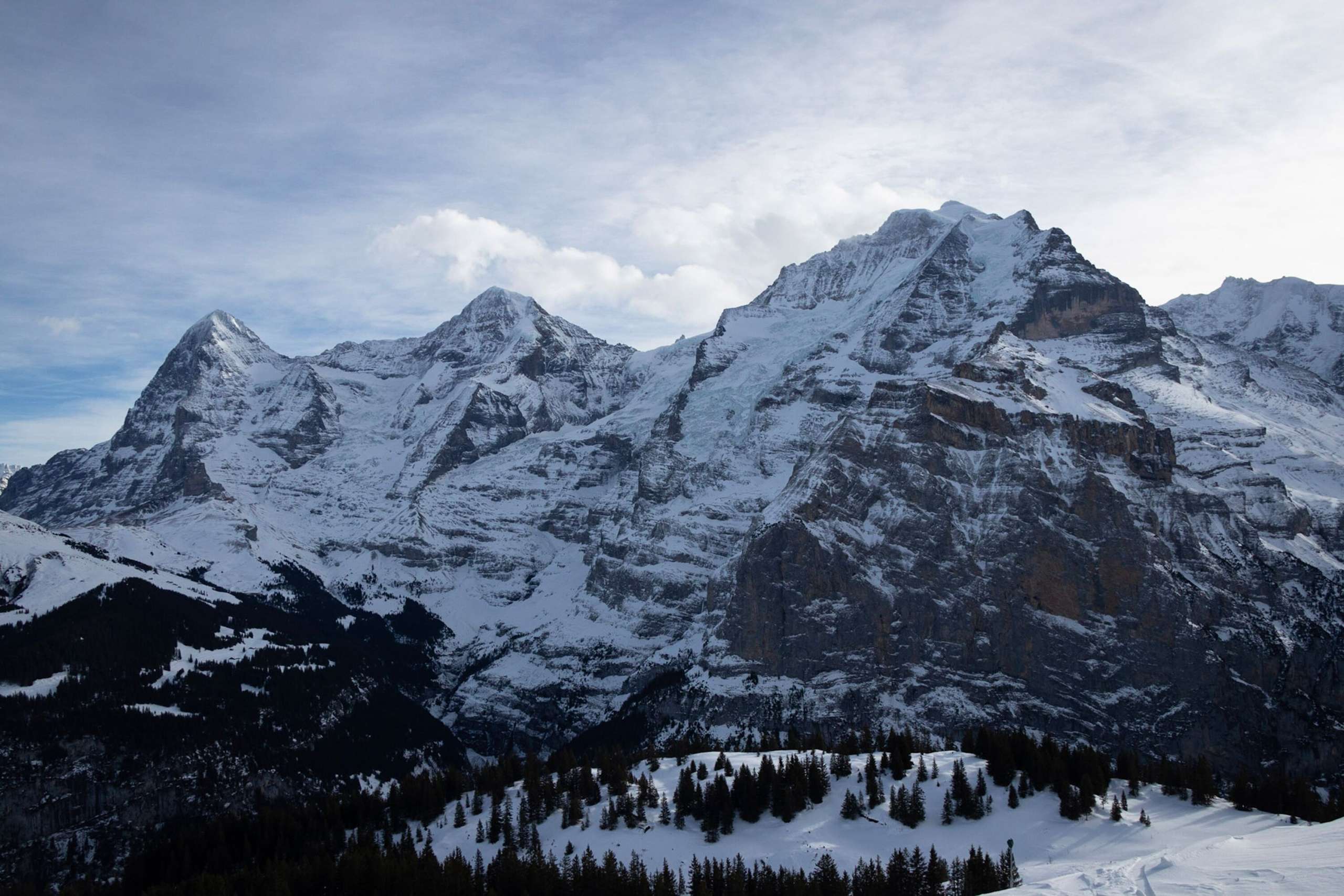 Vue de Mürren sur la triade hivernale Eiger, Mönch et Jungfrau.