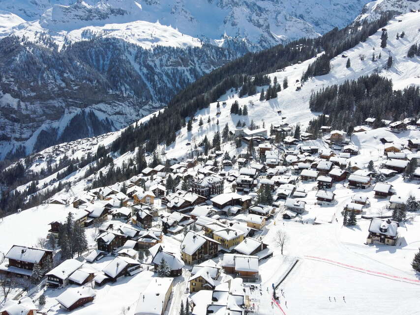 Mürren enneigée vue du ciel.