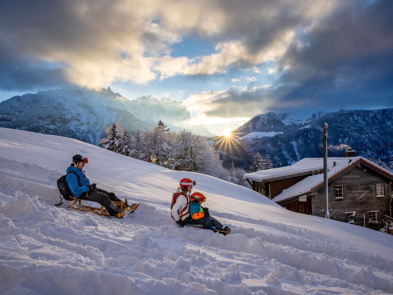 In the sunset: A young family sledging on the Hasliberg.