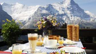 Terrasse mit Frühstück