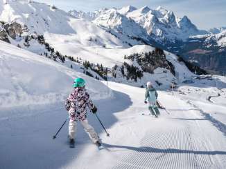 Les skieurs et snowboardeurs à Hasliberg