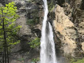 Là où Sherlock Holmes a trouvé la mort. Les chutes de Reichenbach : l'eau dévale la vallée depuis les hauteurs.