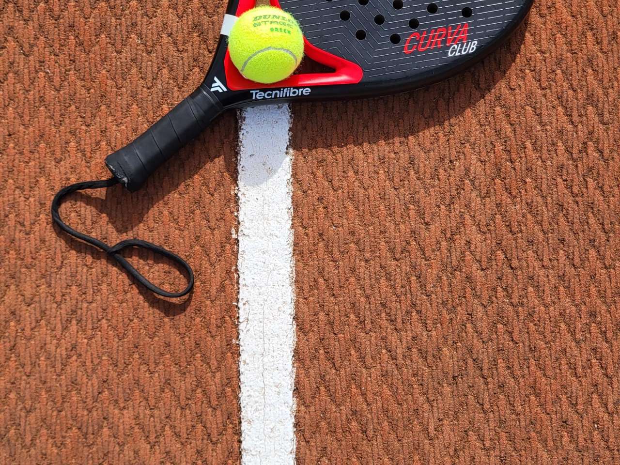 20% discount: Padel court hire