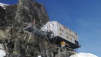 Cabane du Mönchsjoch