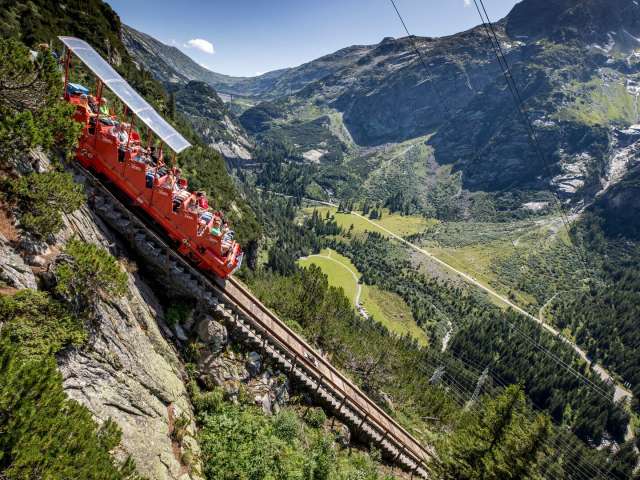 Le funiculaire ouvert le plus raide d'Europe