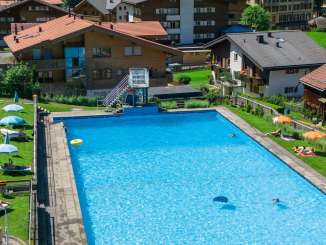 A swimming pool and café in the heart of the village of Wengen, surrounded by panoramic views of the Lauterbrunnen Valley.