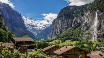 Hike in the valley of the 72 waterfalls