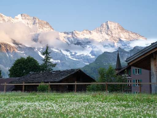 Magische Abendstimmung zwischen Eiger, Mönch und Jungfrau