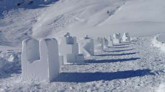 Construction de sculptures de neige