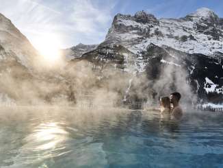 Der Infinitypool im Hotel Spinne in Grindelwald bietet einen einzigartigen Blick in die verschneite Bergwelt von Grindelwald.