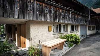 Postan beim Haus